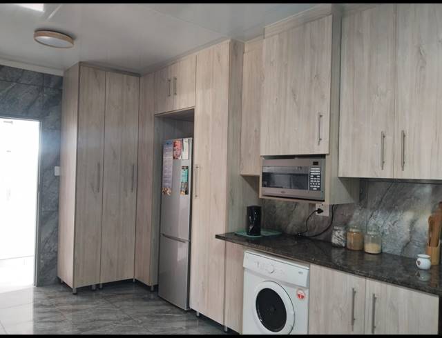 4 BEDROOM HOUSE FOR SALE IN ROTHDENE